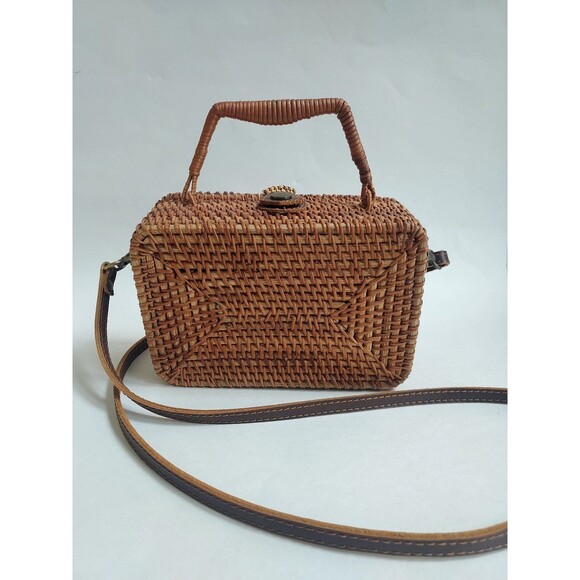 Cute Wicker & Leather Cloth Lined Box Crossbody Purse 7.75" x 5.25" x 3.25" - Picture 3 of 7